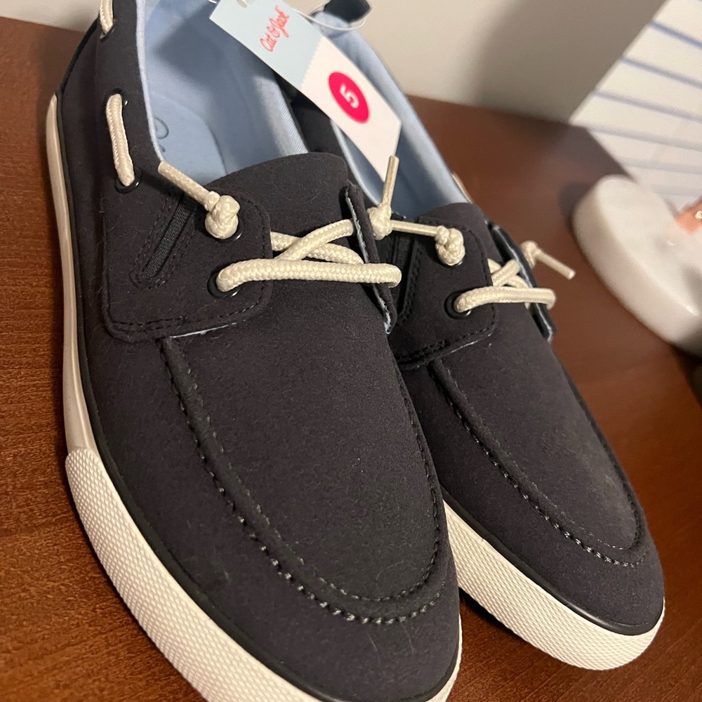 Cat & Jack Kid’s gray and white Reece Shoes
